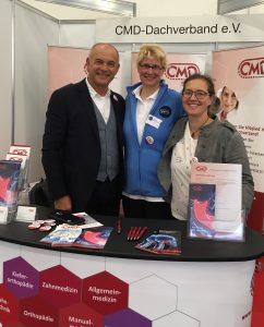 V.l.n.r. Dr. Jan Raiman, Dr. Wibke Bein-Wierzbinski und Dr. Doreen Jaeschke repräsentieren den CMDD zwei Tage lang auf der therpapieMesse 2019 in Hamburg